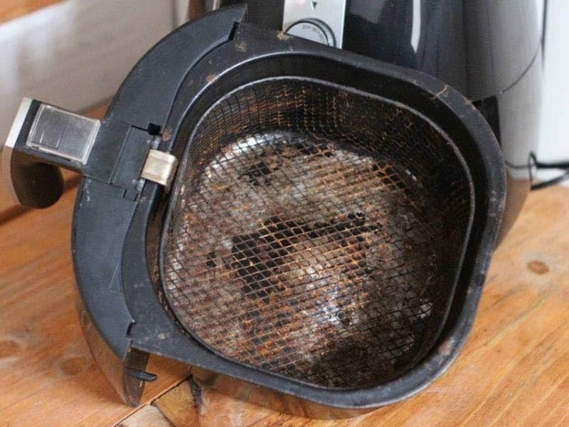 como limpara airfryer suja e enferrujada